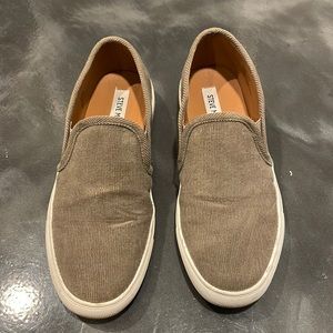 Steve Madden Slip on sneakers in corduroy size 8.5